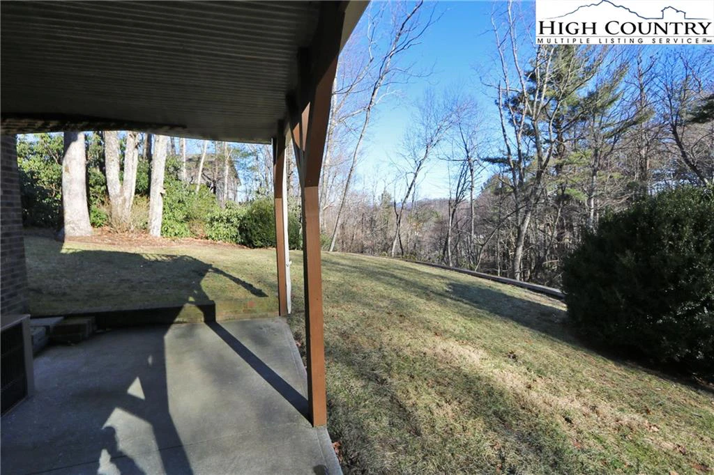 Image number 15 for the current listing