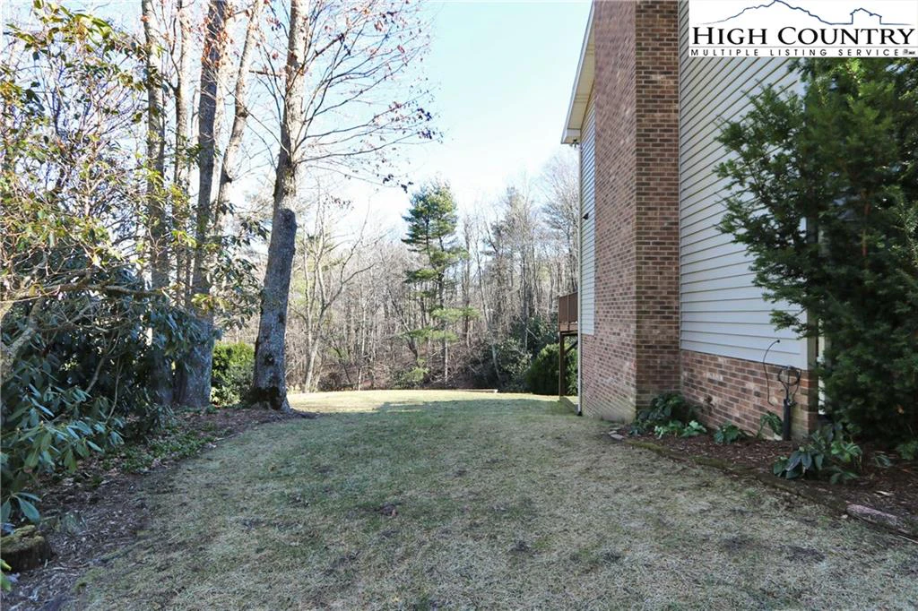 Image number 17 for the current listing