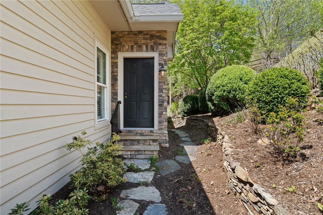 Image number 2 for the current listing