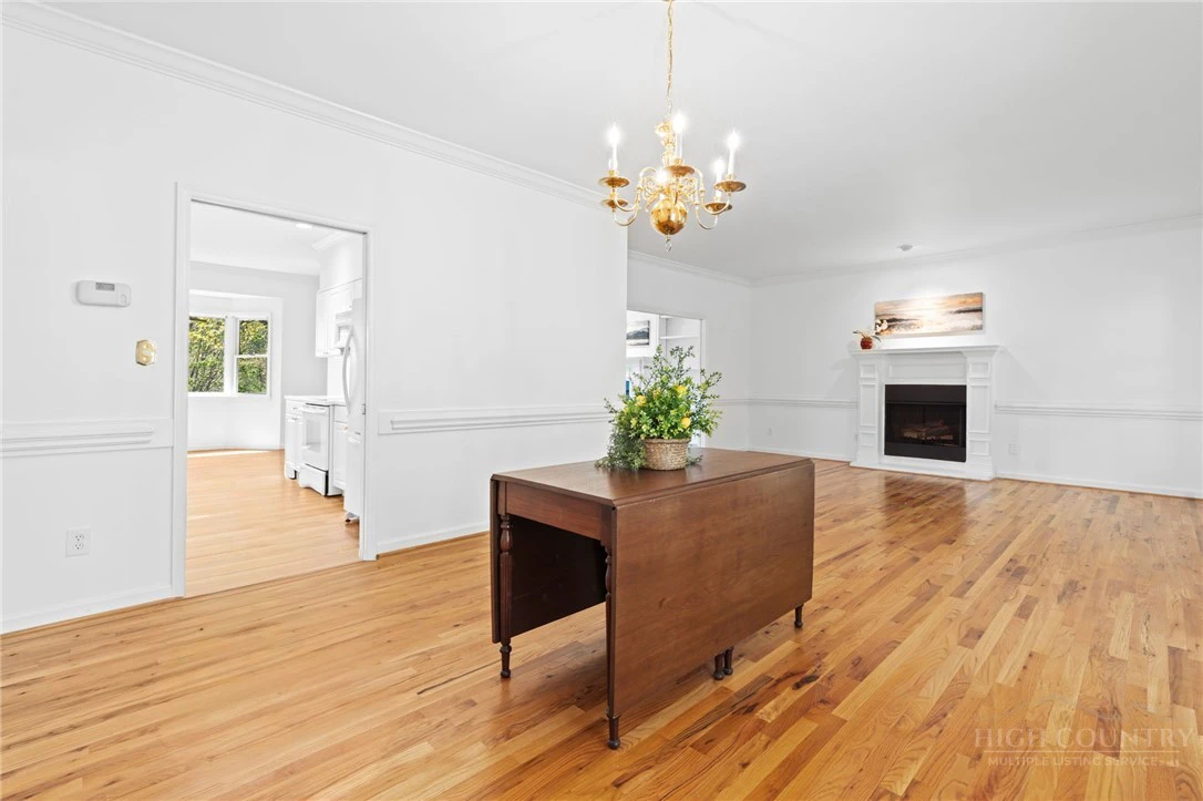 Image number 3 for the current listing