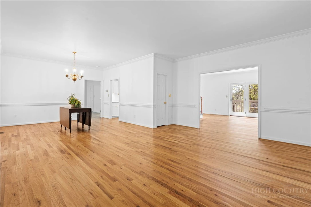 Image number 4 for the current listing