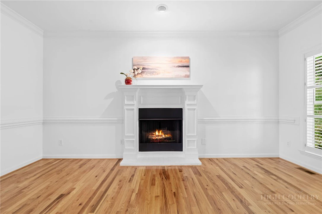 Image number 5 for the current listing