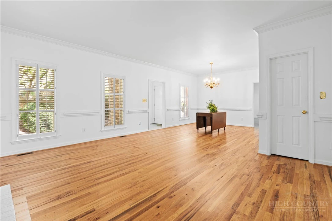 Image number 6 for the current listing