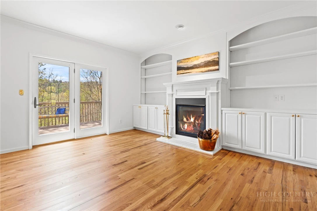 Image number 7 for the current listing