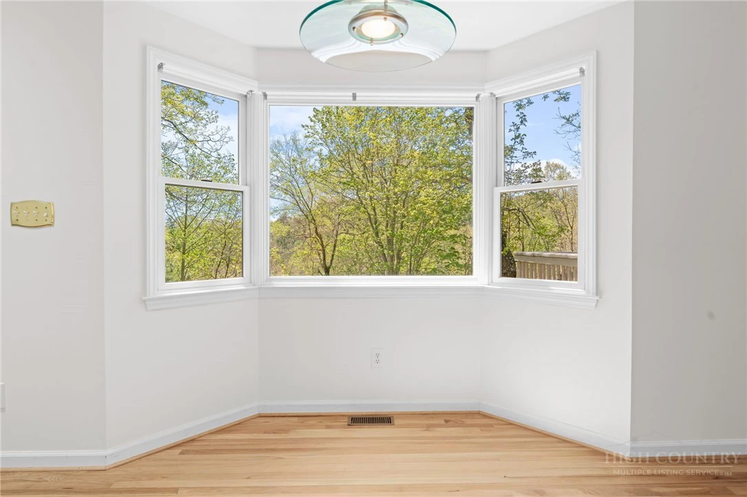 Image number 15 for the current listing