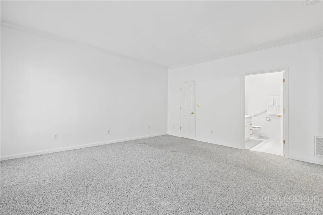 Image number 18 for the current listing