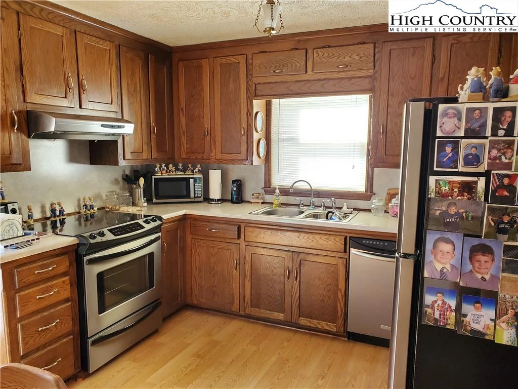 Image number 16 for the current listing