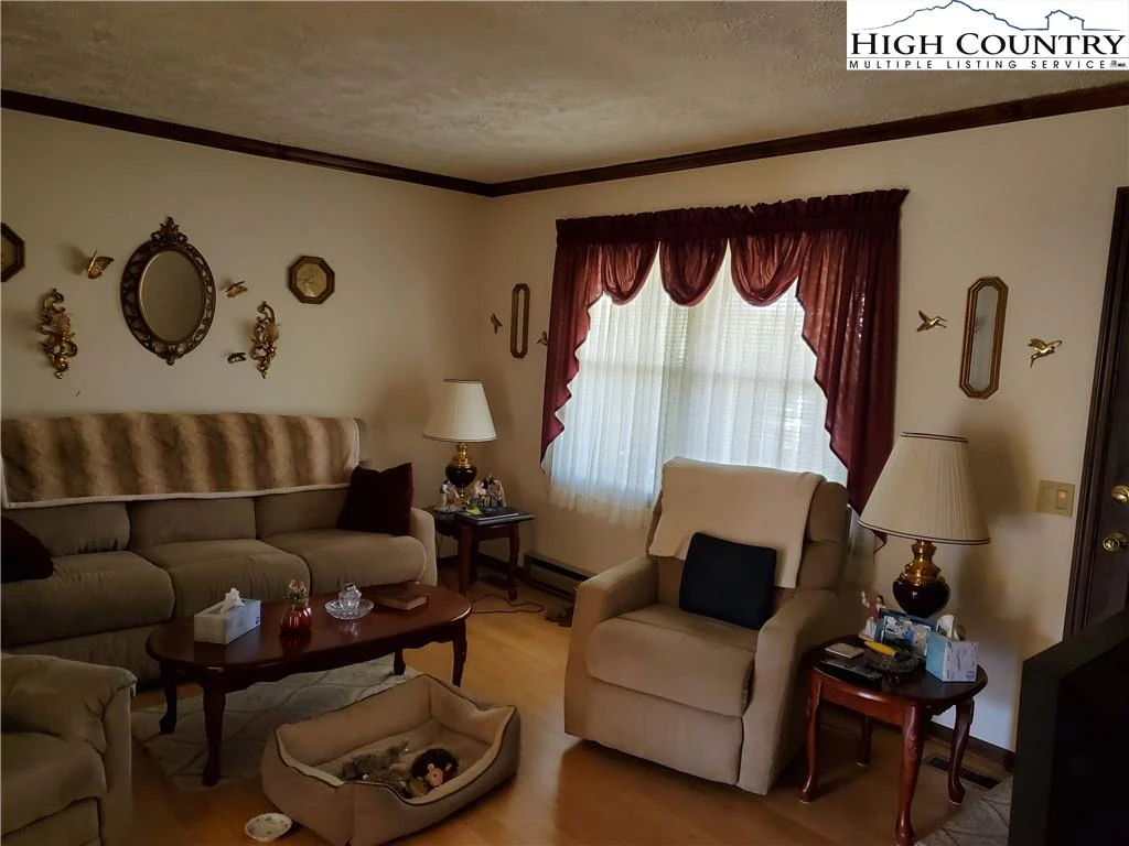 Image number 2 for the current listing