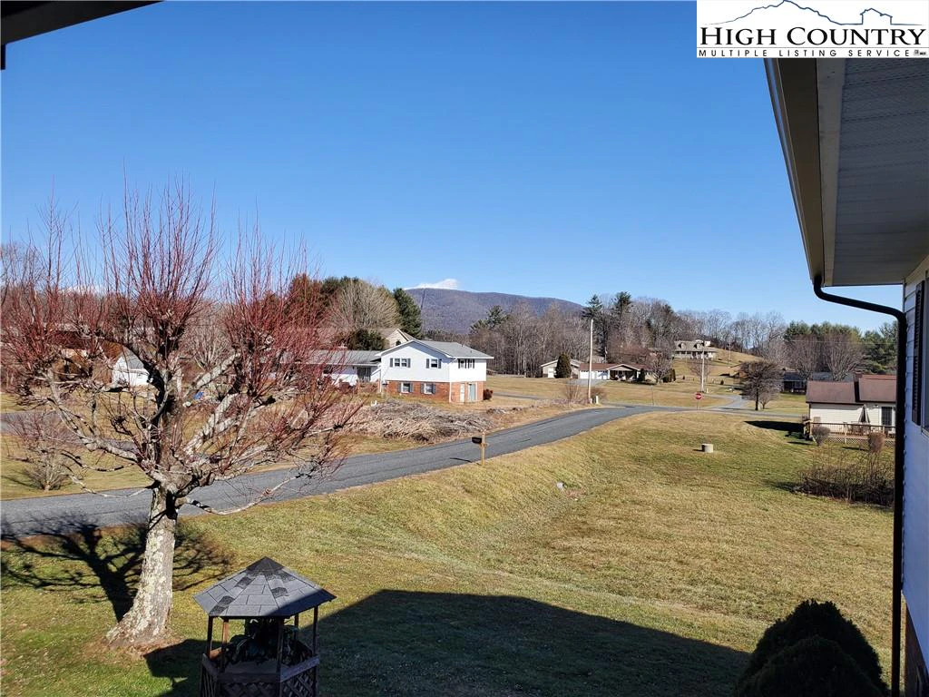 Image number 9 for the current listing