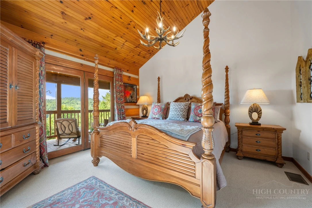 Image number 21 for the current listing