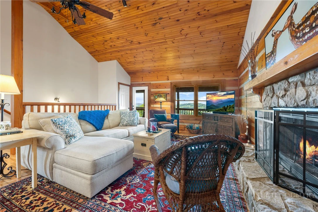 Image number 11 for the current listing