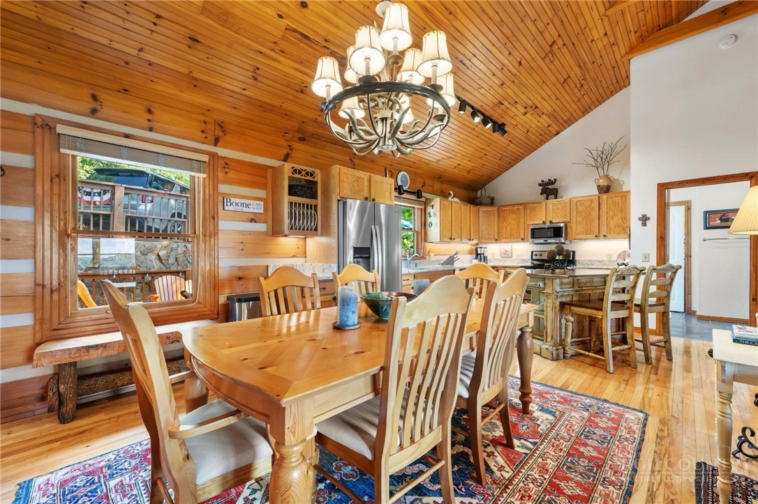 Image number 13 for the current listing