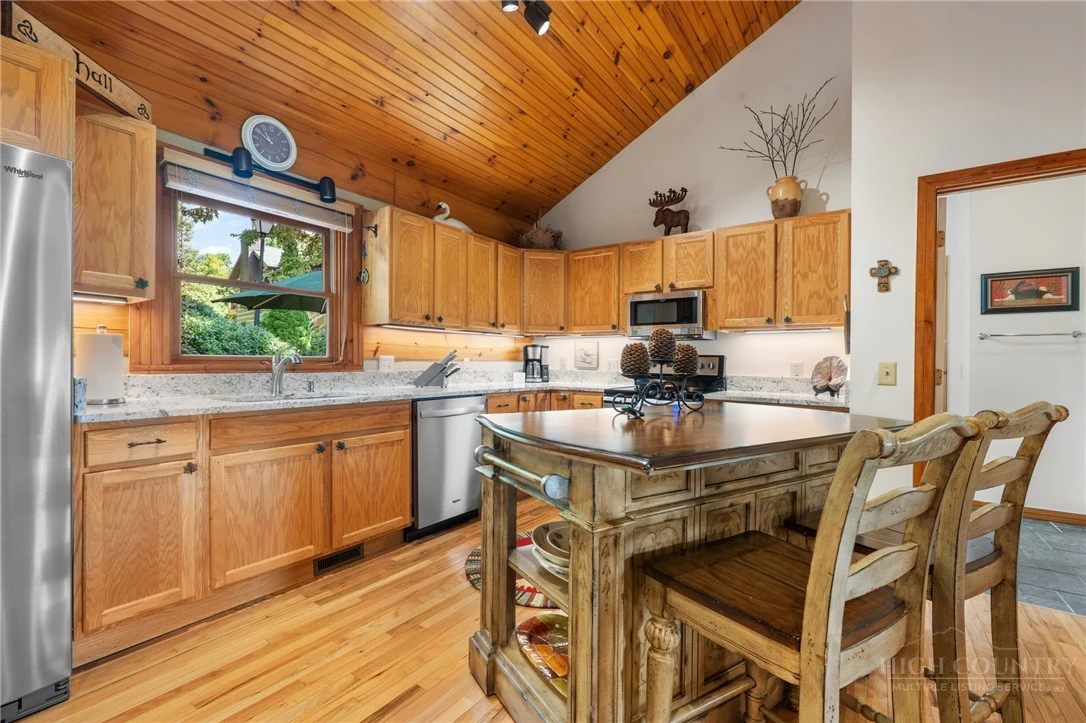 Image number 14 for the current listing