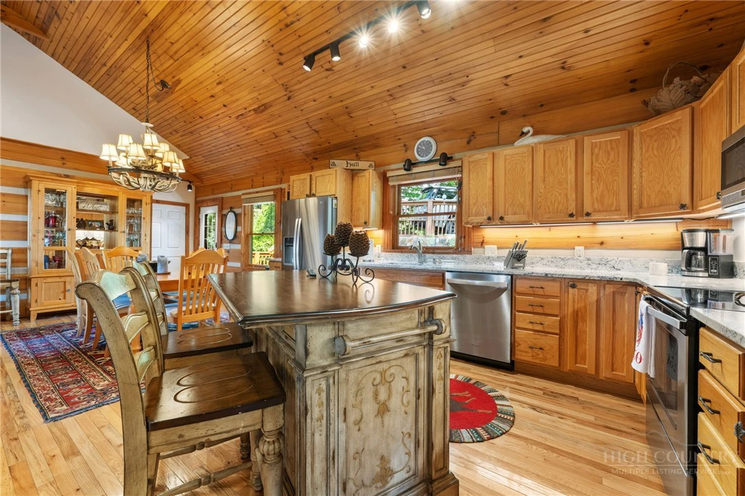 Image number 15 for the current listing