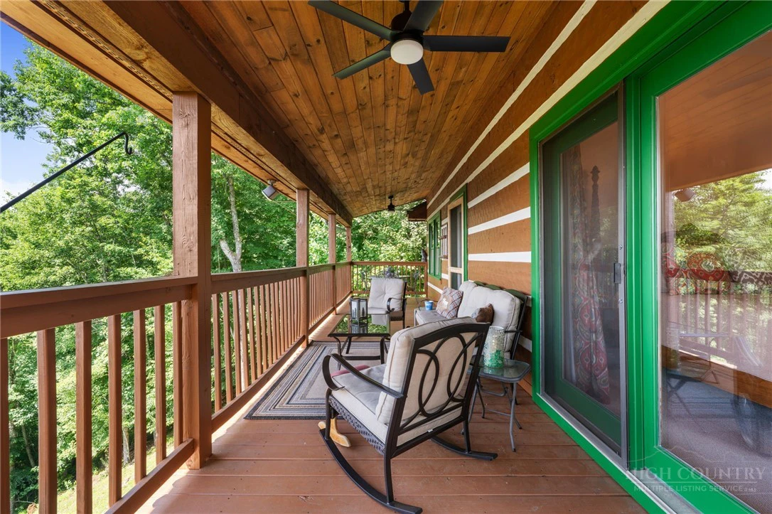 Image number 18 for the current listing