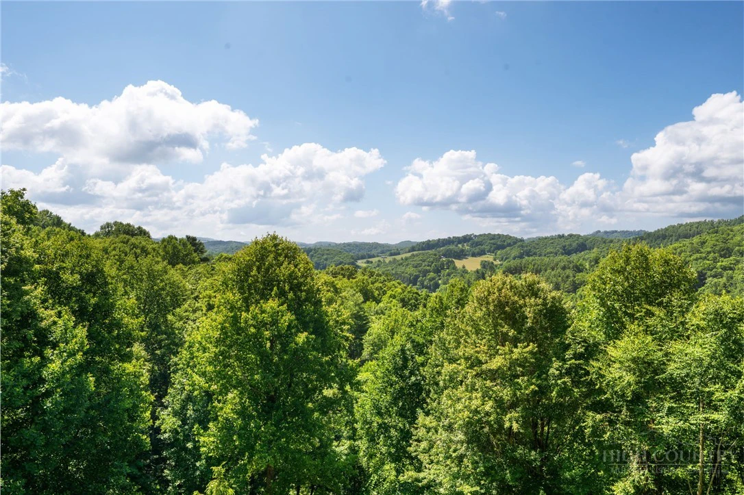Image number 19 for the current listing