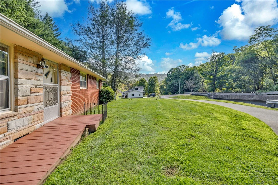 Image number 5 for the current listing