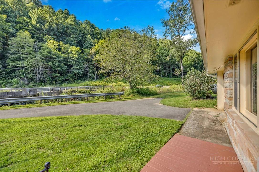 Image number 6 for the current listing