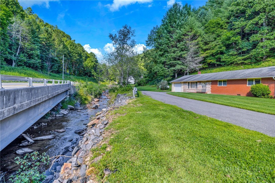 Image number 7 for the current listing
