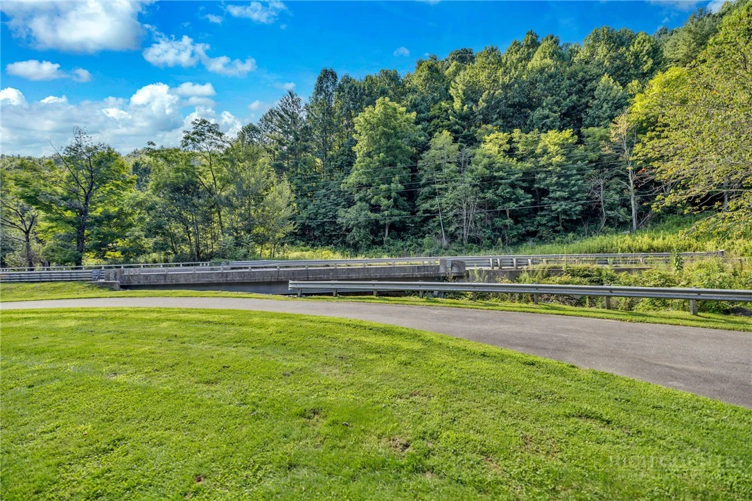Image number 8 for the current listing