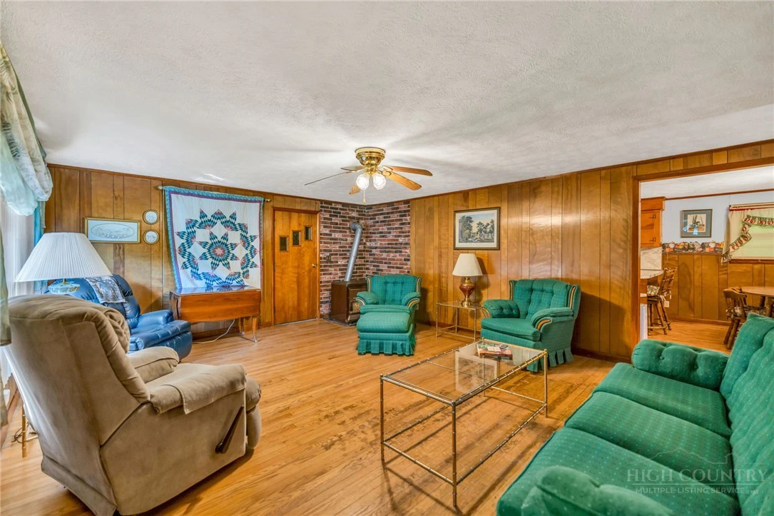 Image number 11 for the current listing