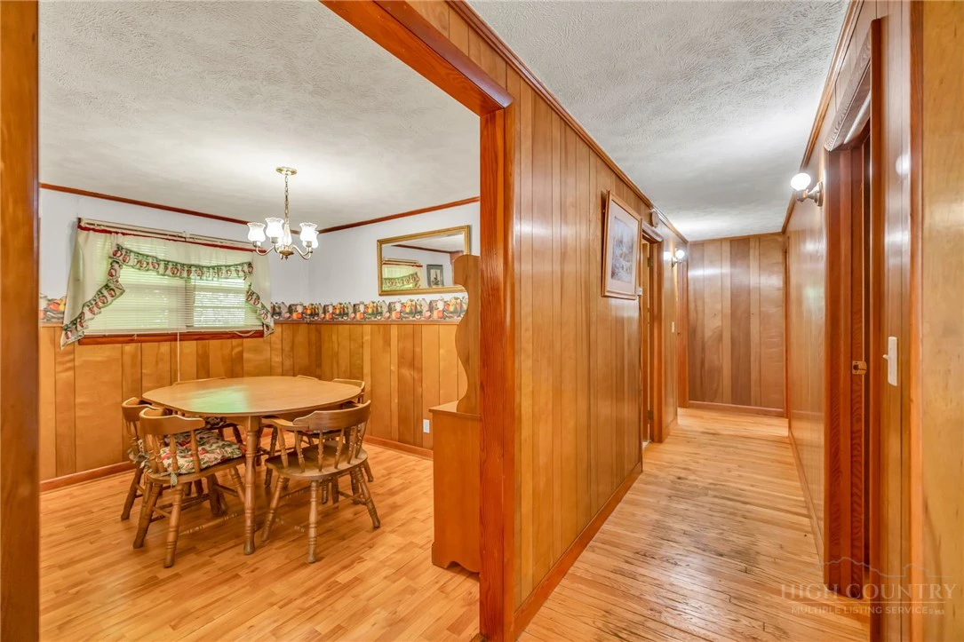 Image number 13 for the current listing