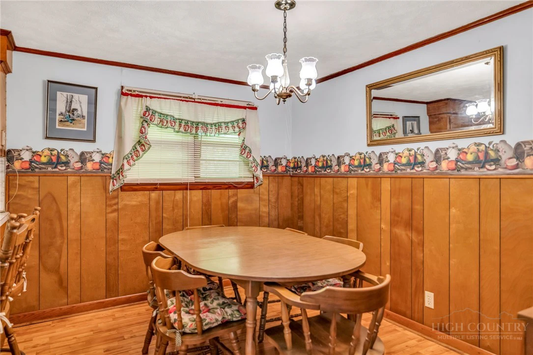 Image number 14 for the current listing
