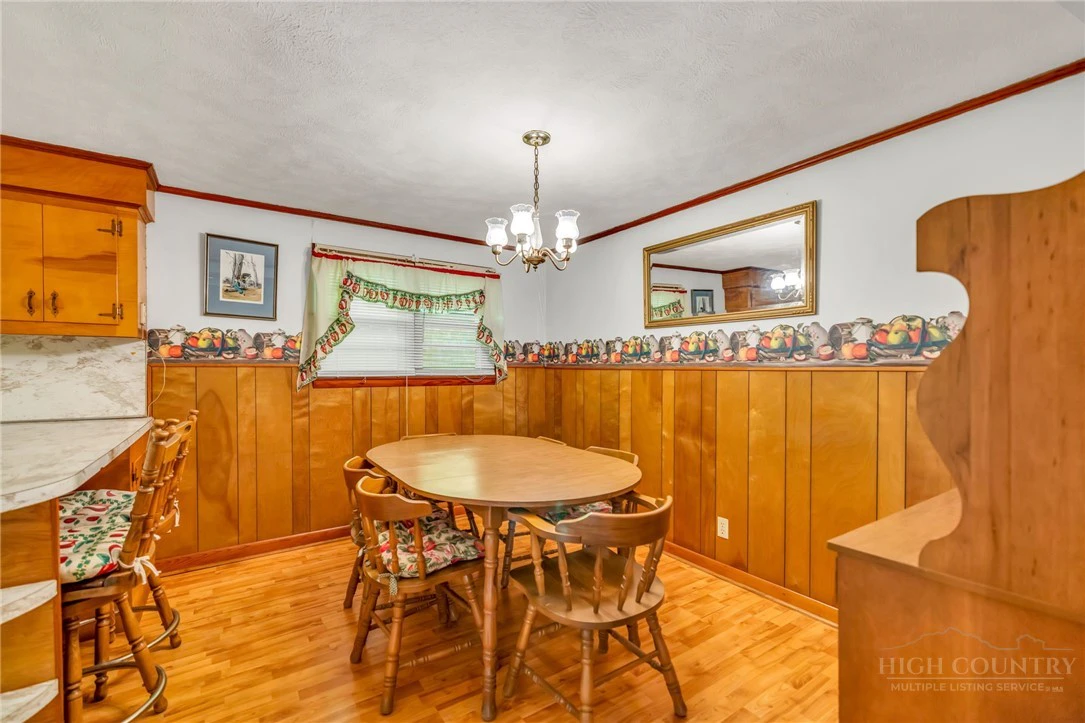 Image number 15 for the current listing