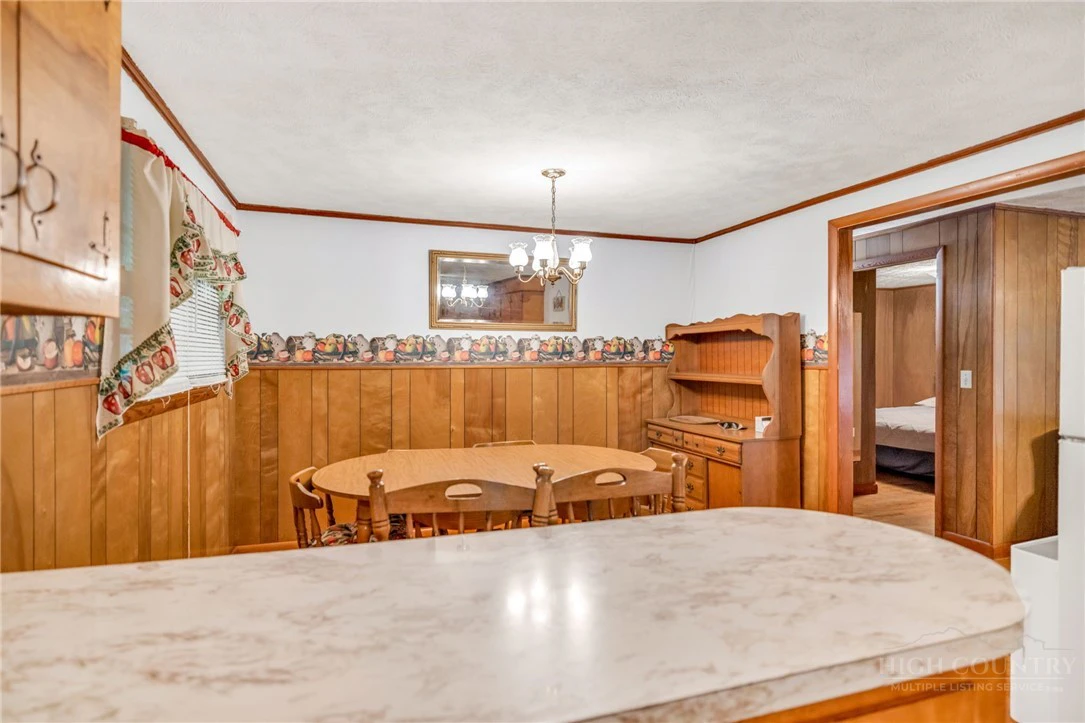 Image number 17 for the current listing