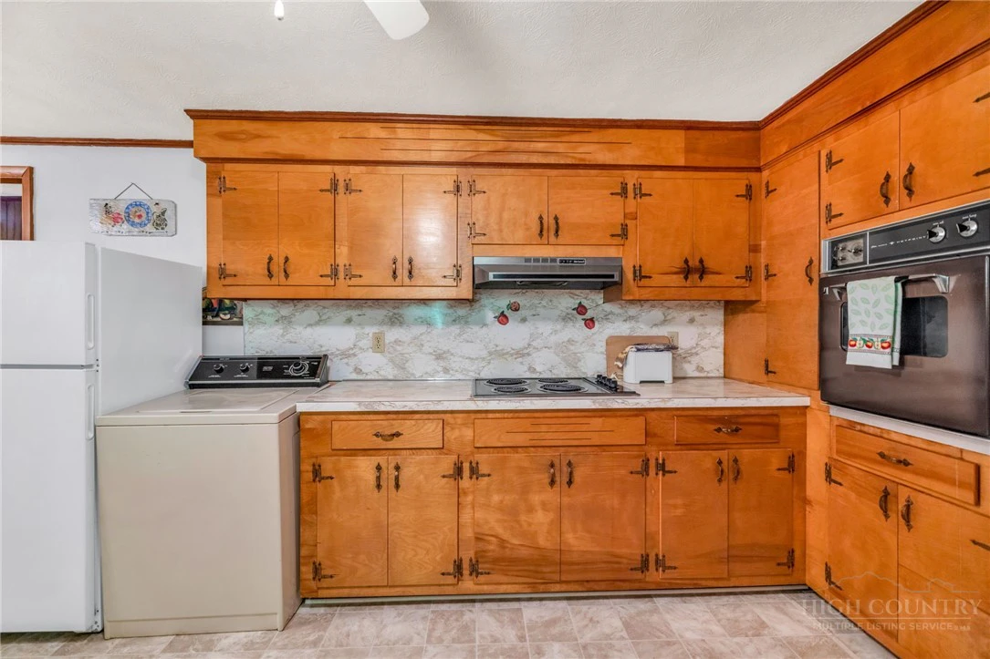 Image number 18 for the current listing