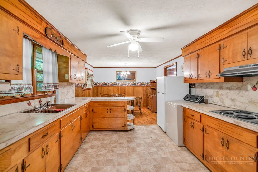Image number 21 for the current listing