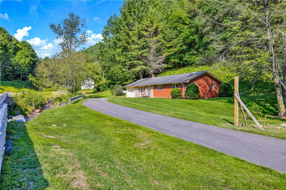 Image number 3 for the current listing