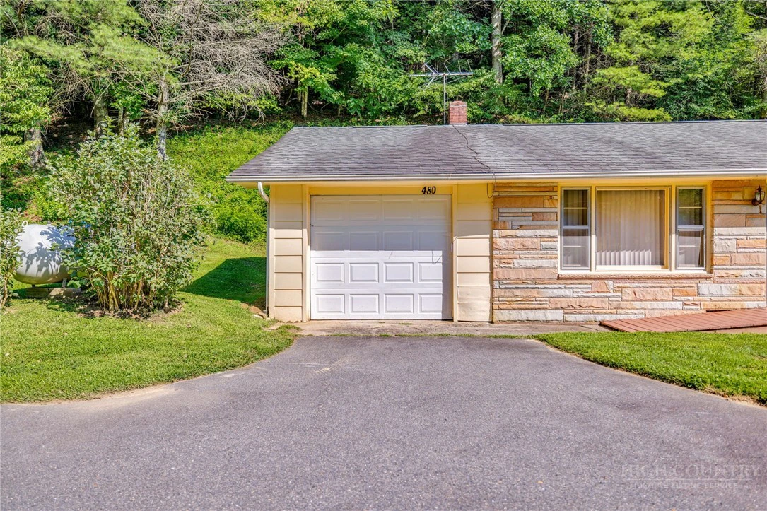 Image number 4 for the current listing