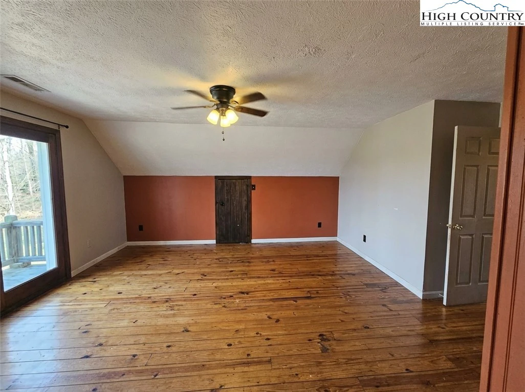 Image number 4 for the current listing