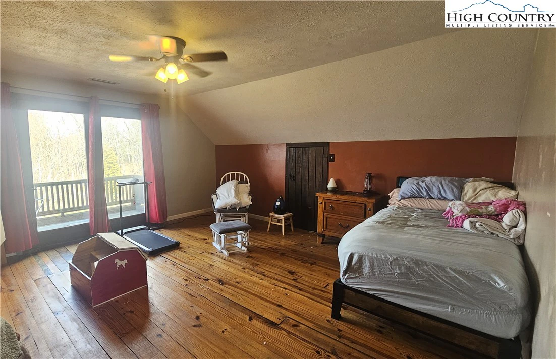 Image number 3 for the current listing