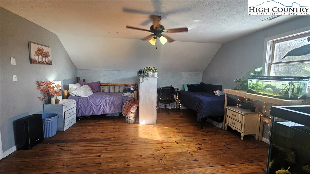 Image number 6 for the current listing