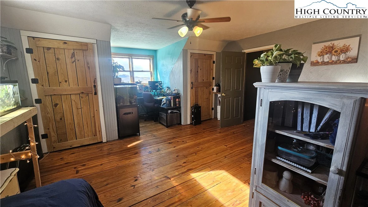 Image number 8 for the current listing
