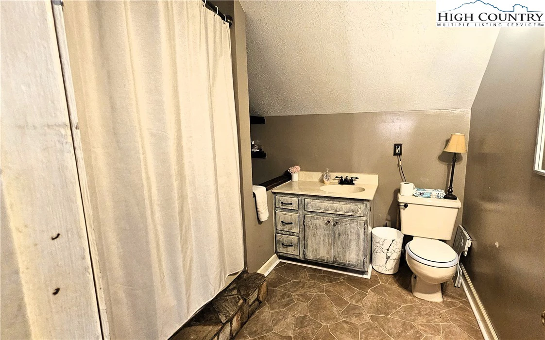 Image number 16 for the current listing