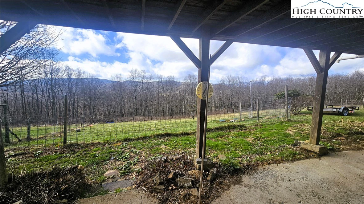 Image number 17 for the current listing