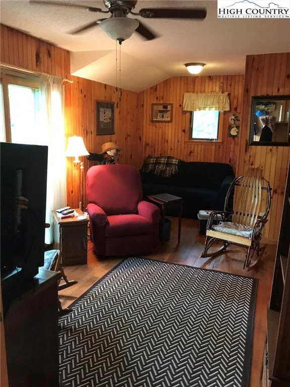 Image number 3 for the current listing