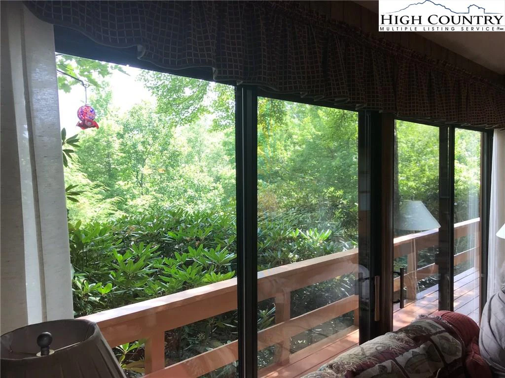 Image number 9 for the current listing