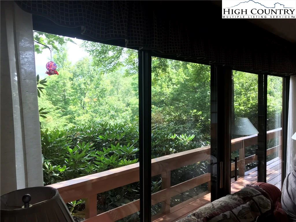 Image number 2 for the current listing