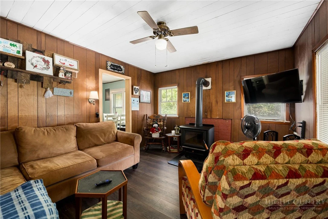 Image number 4 for the current listing