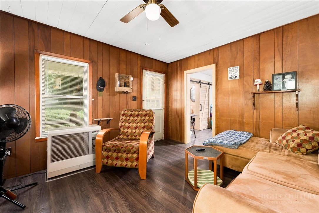 Image number 5 for the current listing