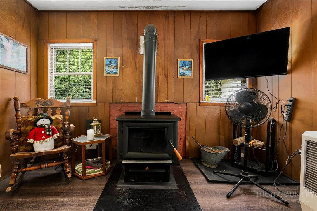 Image number 7 for the current listing