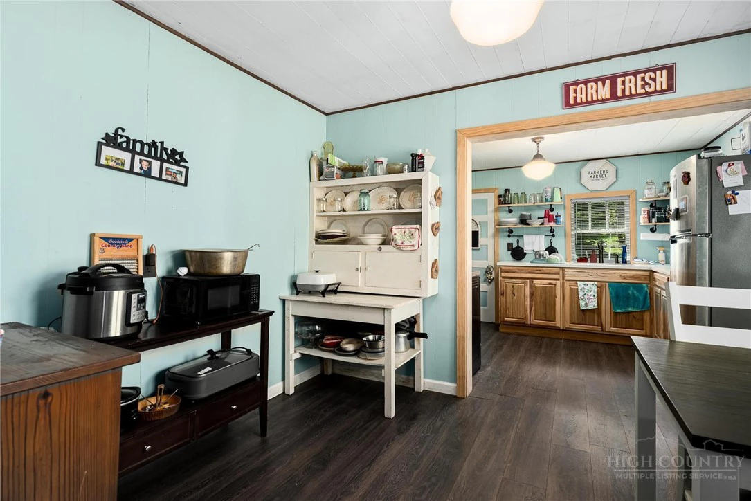 Image number 8 for the current listing