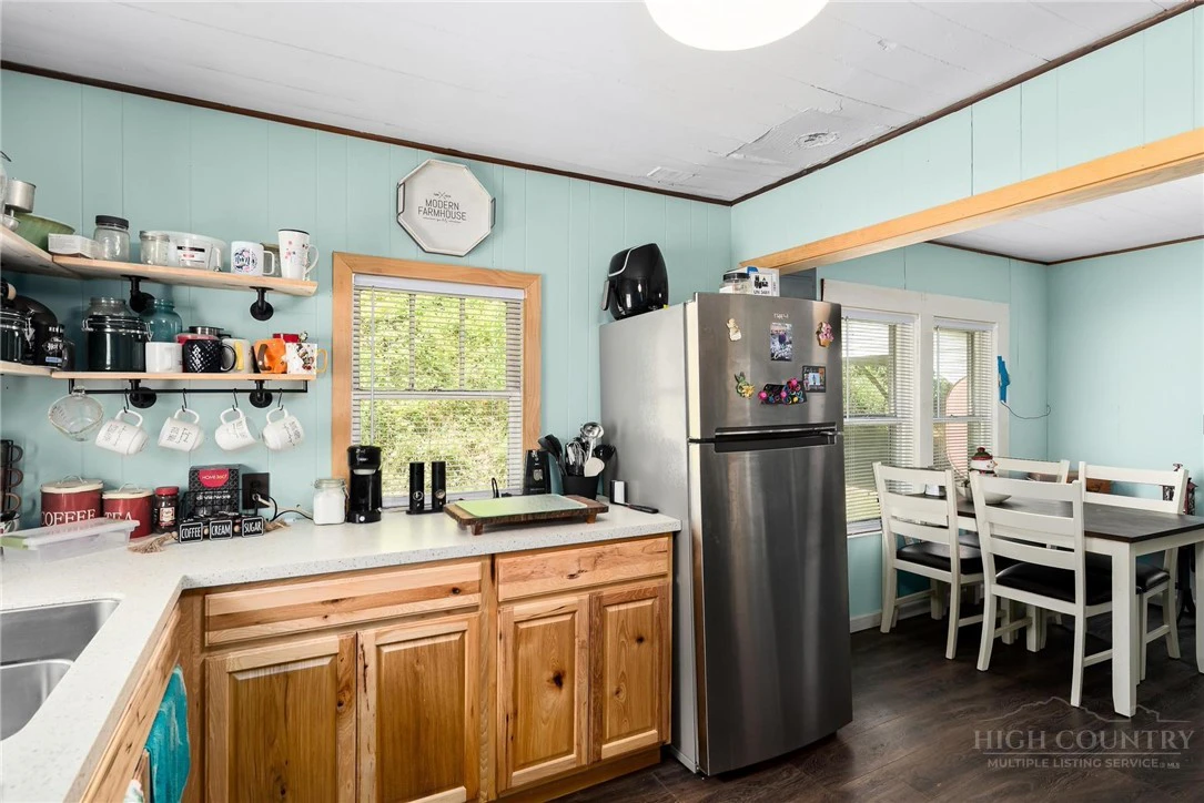 Image number 11 for the current listing