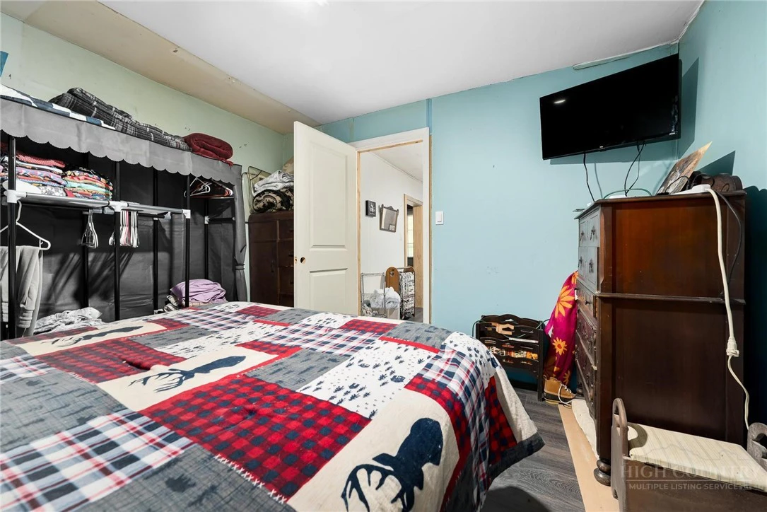 Image number 18 for the current listing