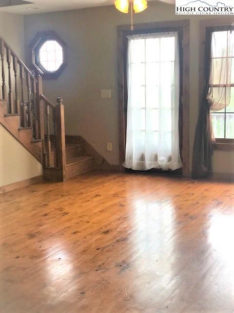 Image number 13 for the current listing