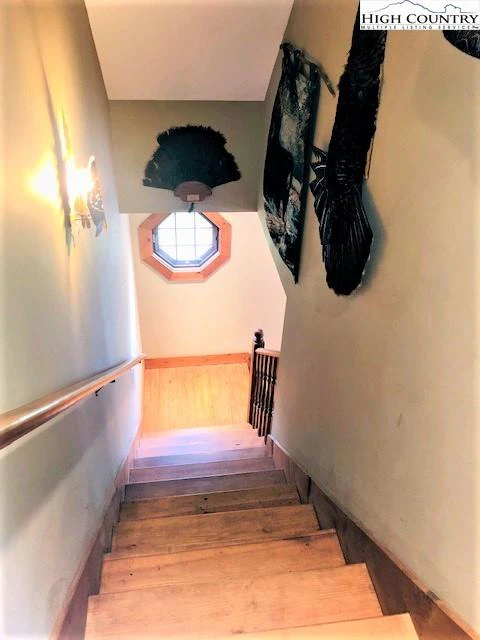 Image number 12 for the current listing